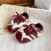Zapatos Deportivos para Niñas Estilo Otoño/Invierno 2026 de Caña Baja Antideslizantes con Cordones Zapatos de Bebé de Moda Versátiles Casuales Zapatos Individuales para Niñas Bebés