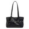 Bolsa Feminina Estilo Coreano Estilo Preguiçoso 2025 Inverno Nova Versátil Grande Capacidade Decoração de Cinto Fashionable Bolsa de Ombro para o Dia a Dia
