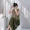 Camisola com Bojo para Mulheres, Novo Estilo Verão 2026, Vestido Longo Tipo Regata sem Mangas, Pode Ser Usado Fora de Casa, Roupa de Casa Estampada com Barra Franzida