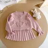 Conjunto de Punto con Lazo para Niñas Primavera Otoño Suéter Infantil Cárdigan con Mangas Volantes Falda Plisada Conjunto de Dos Piezas Venta al por Mayor