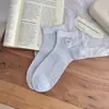 Meias esportivas finas de corte baixo, respiráveis e absorventes de suor, com bordado de urso fofo, sem costura, para mulheres, de verão
