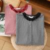 Foto Real de Camisa a Cuadros de Algodón y Lino con Cuello de Encaje Retro para Mujer Verano Nuevo Mangas Caídas Top Elegante para Mujer