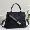 Bolsa Simples e de Luxo para Mulheres 2026 Nova Moda Listra Vertical Versátil Ombro Transversal Tendência Bolsa Feminina para Comércio Transfronteiriço