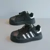 Zapatos infantiles con puntera de concha, nuevos zapatos coreanos de otoño para niñas, zapatillas deportivas antideslizantes, zapatos casuales para niños, zapatillas deportivas