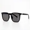 Gafas de sol retro punk europeas y americanas con tachuelas, nuevo estilo callejero de moda hip-hop moda transfronteriza gafas de sol con protección UV
