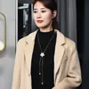 Cadena de Suéter de Moda Estilo Coreano Nueva para Otoño e Invierno Personalizada con Colgante de Flor y Perla y Collar con Borla para Mujer, Accesorio de Ropa Largo Versátil