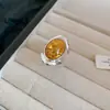Serenidad de Té Blanco, Anillo Abierto Irregular de Perla Tejido Plegado, Anillo de Dedo Índice de Lujo Ligero de Gama Alta, Accesorio de Mano de Moda