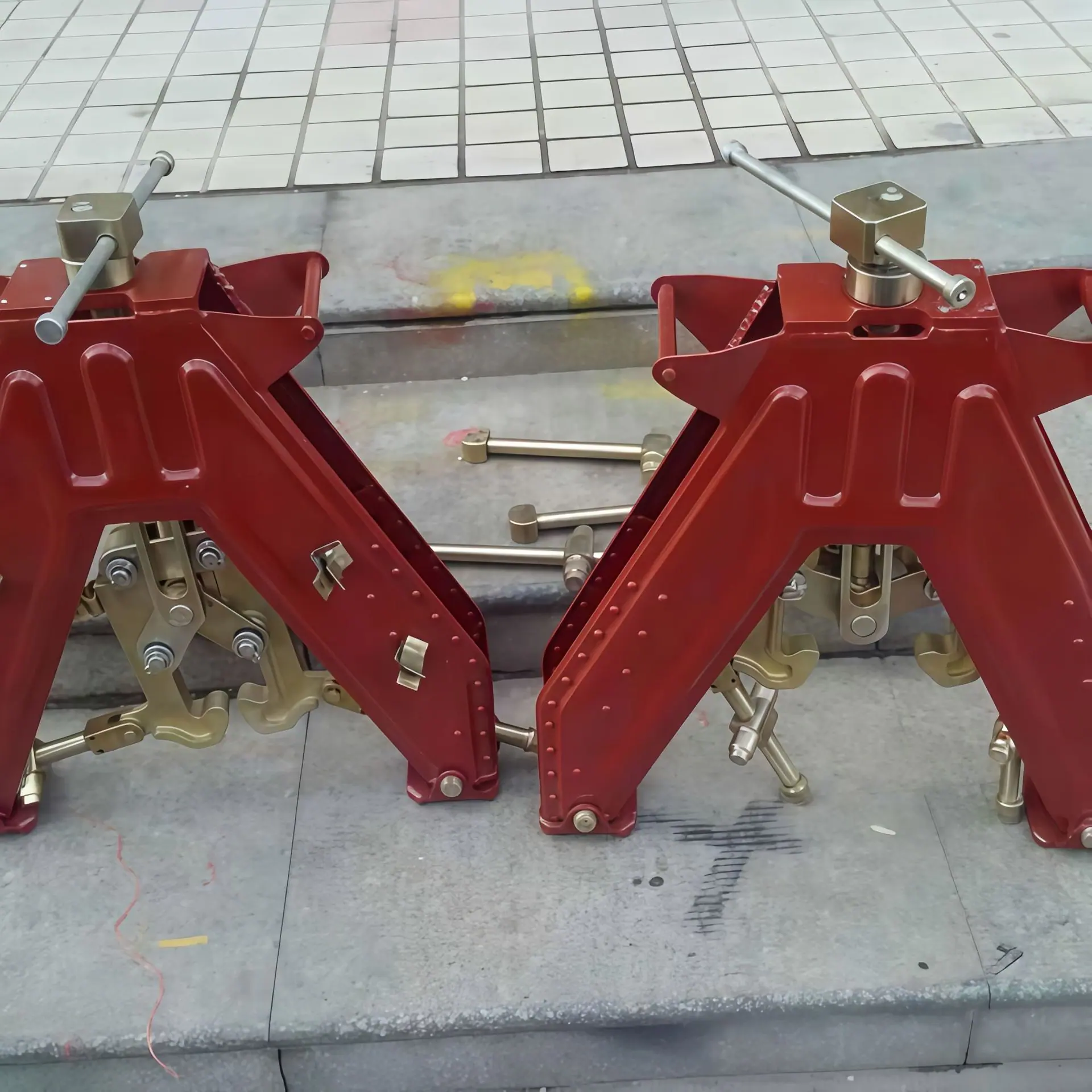 钢轨对正架 图1.jpg