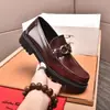 Etiqueta e caixa originais, sapatos masculinos de couro estilo business casual com fivela de metal, sapatos masculinos slip-on versáteis de sola grossa, mocassins que aumentam a altura