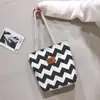 Bolsas 2025 Nova Bolsa Tote de Lona Grande Capacidade Estudante Bolsa Tote de Ombro Estampada Moda Transfronteiriça para Mulheres Bolsas