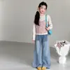 Conjunto de Primavera y Verano para Niñas 2026 Nuevo Elegante Camisola de Algodón para Niños Jeans de Pierna Ancha Conjunto de Tres Piezas Moderno
