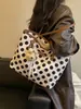 Bolso de mano transfronterizo de moda de gran capacidad para mujer, nuevo bolso de hombro de moda 2026, bolso tote de lunares de alto valor para el día a día