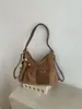 Bolsa Feminina Versátil de Camurça Vintage 2025 Nova Bolsa de Ombro para o Trabalho Grande Capacidade Bolsa Tote Transversal Venda por Atacado