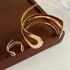 Pulsera de Anillo Abierto con Línea Geométrica Ancha, Estilo Minimalista Único y Audaz, Joyería Versátil de Nicho Inspirada en Diseñadores