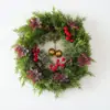 Suministros de decoración navideña transfronterizos: Colgante de corona para puerta principal, corona de hoja de ciprés navideño y frutos rojos, colgante de decoración de jardín