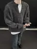 Suéter Cardigan Novo Primavera/Outono 2026 Retrô Americano Casual Estilo Preguiçoso Gola V Malha Outerwear Masculino Cor Sólida