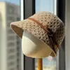 2026 Nuevo Sombrero de Mujer Otoño Tejido con Lazo Sombrero de Pescador Hace que la Cara se Vea Más Pequeña Moda Versátil Sombrero de Cubo