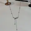 Collar con Diseño de Nudo de Perlas Estilo Chanel Super Hada, Lujo Ligero, Sensación de Alta Gama, Versátil y Exquisito Accesorio de Lazo