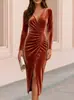 Desejo Transfronteiriço 2026 nova coleção: Vestido plissado de gola V, estilo europeu e americano, confortável e slim fit, em cores sólidas