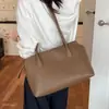 Bolsa de Ombro Feminina de Couro Macio 2026, Nova Bolsa Tote de Grande Capacidade, Estilo Coreano e Japonês Versátil, Bolsa de Mão Simples de Verão para o Dia a Dia