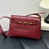 2026 Bolsa Mensageiro de Trama Cruzada Feminina Retro Fashionável Tendência Bolsa de Ombro Único Versátil para o Dia a Dia Bolsa Transversal de Grande Capacidade