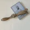 Cinto de Couro Vintage com Tachas para Mulheres, Larga, Versátil, Tendência Estilo Ins, Design Simples e Fashion