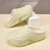 Pantuflas de Algodón de Moda para Mujer Invierno Nuevo Estilo de Moda para Exteriores Tacón Cerrado Cálidas Con Felpa Gruesa Impermeables Antideslizantes Zapatos de Algodón para Pareja