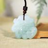 Venta al por mayor de fábrica Suministro en vivo Cadena de suéter de jade Oro natural Jade Esmeralda Tianshan Hebilla de seguridad Colgante para tarjeta