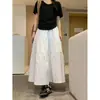 Conjunto de Duas Peças para Mulheres Plus Size: Camiseta Preta de Manga Curta Estilo Spicy Girl e Saia Midi de Cintura Alta Evasê