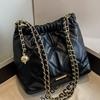 Cadena de bolso popular de este año Bolso de mujer 2023 nueva moda ocio Diamante viajero Rojo de internet bolso de hombro tipo cubo