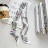 Lenço Longo Pequeno de Flores Vintage para Viagem Feminina Decoração Fita Ins Lenço Joker Tipo Seda Lenço Feminino Atacado