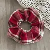 Nuevas Scrunchies Rojas a Cuadros Elegantes de Alta Elasticidad para Moños Accesorios para el Cabello de Año Nuevo Adorno de Cabeza a Cuadros