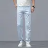 Calça jeans masculina de corte solto, nova coleção de outono, elástica, casual, moderna, na moda, versátil e adequada tanto para uso casual quanto para o trabalho.