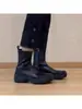 Versão em couro macio~Botas femininas curtas vintage 2026 novo modelo zíper traseiro versátil sola grossa emagrecimento Botas Martin salto grosso botas finas