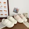 Zapatillas lindas y suaves de velcro estilo coreano para mujer, nuevo lanzamiento de otoño 2026, zapatos blancos casuales versátiles de nicho