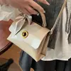 Bolsa de Mão com Lenço de Seda da Moda para Mulheres 2026 Novo Estilo Bolsa Kelly de Couro com Cera de Óleo Versátil Bolsa Transversal de Alto Padrão