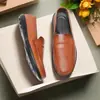 Zapatos de cuero ligeros sin cordones para hombre para comercio exterior, zapatos casuales de cuero transpirables, mocasines de conducción suaves sin cordones para hombre al por mayor