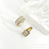 Novos Brincos de Zircônia Transfronteiriços, Ear Cuffs Versáteis de Luxo Leve, Argolas Elegantes e Delicadas, Acessórios de Orelha Minimalistas com Zircônia Embutida