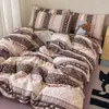 Juego de cama de cuatro piezas para dormitorio de otoño e invierno, tela de algodón cepillado engrosada, con funda de edredón con estampado retro infantil y sábana bajera de algodón puro