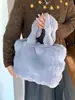 Bolsa de Pelúcia Grande Capacidade para Mulheres Transfronteiriça de Inverno, Design Ondulado Fashion, Bolsa de Mão de Pelúcia Tendência, Bolsa de Ombro