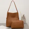 Bolsa feminina de couro bovino trançado Novo estilo coreano moderna de ombro moderna versátil grande capacidade debaixo do braço de couro bolsa feminina