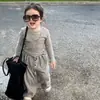 Conjunto de pantalones largos grises de otoño para niña, nueva ropa infantil estilo coreano 2026, conjunto deportivo de dos piezas para otoño