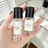 Exibindo um estilo único, frasco recarregável com tampa de encaixe, frasco spray, frasco spray portátil de alta qualidade, frasco de perfume de 10ml 30ml