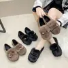 Novos Sapatos Peludos da Moda Estilo Coreano Outono/Inverno 2026, Sola Grossa, Forrados com Lã, Quentes, Tendência, Sapatos de Algodão Femininos, Mocassins