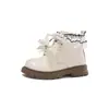 Botas de couro para meninas, nova coleção primavera/outono 2026, botas Martin com cadarço infantis, botas para meninas, botinhas da moda com sola macia para crianças maiores