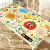O tapete de mesa Dopamine é à prova d'água, resistente a óleo, lavável e tem um ambiente estilo ins.. É feito de PVC, com um design de desenho animado, uma sensação de luxo leve e uma qualidade de alta qualidade e resistente ao calor.