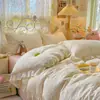 Juego de ropa de cama de cuatro piezas de algodón de doble capa estilo niña, estilo princesa de algodón puro, funda de edredón, sábana, sábana bajera y juego de tres piezas.