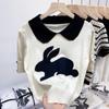 Camiseta de manga corta con cuello polo y estampado de conejo de seda helada para mujer, fina, de verano, con mangas abullonadas, elegante y dulce.