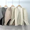 Cárdigan Inspirado en el Diseño de Issey Miyake con Mangas Murciélago, Corte Holgado Oversize, Favorecedor y Adelgazante, Adecuado para el Trabajo y el Uso Casual, Abrigo Versátil y Elegante para Mujer