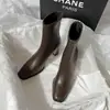 Botas elásticas ajustadas para mujer, con tacón grueso, nuevo estilo otoño/invierno, cremallera trasera, diseño coreano, versátiles botines marrones de media pantorrilla, botines de tacón alto con punta cuadrada